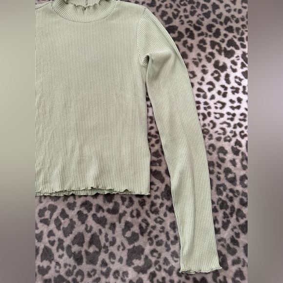 American Eagle Long Sleeve Soft & Sexy Plush Mock Neck Top in Dusty Sage Small - Picture 8 of 17